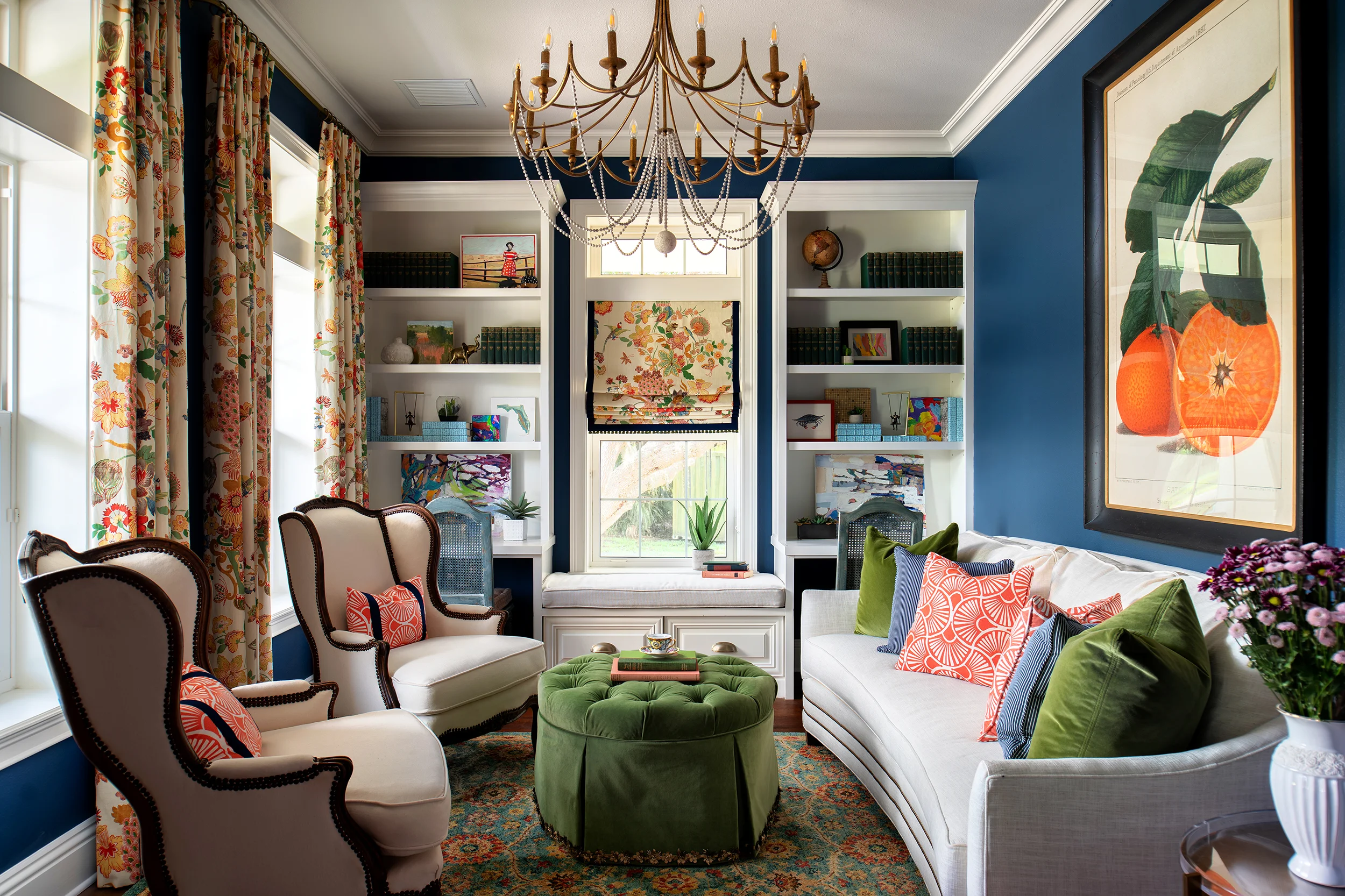 COLORFUL LIVING ROOM