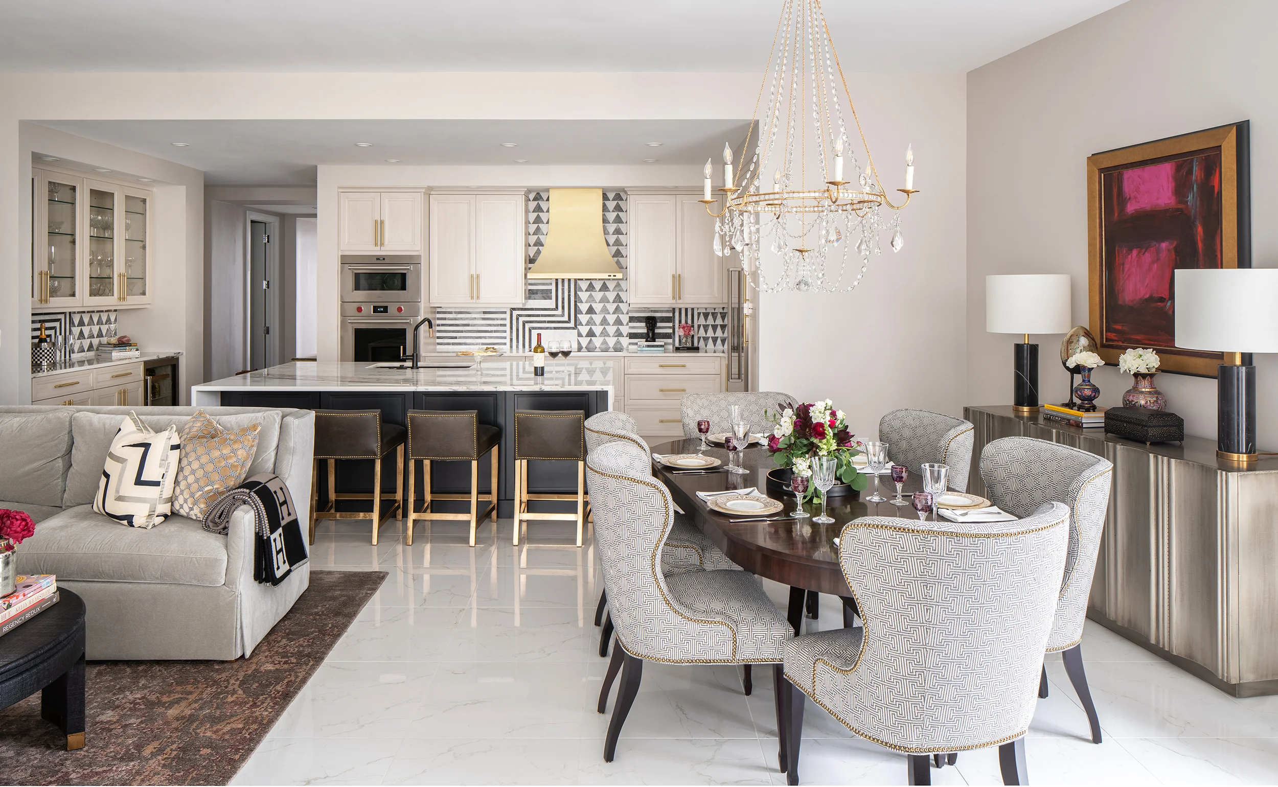 FASHIONABLE OPEN PLAN LUXURY LIVING