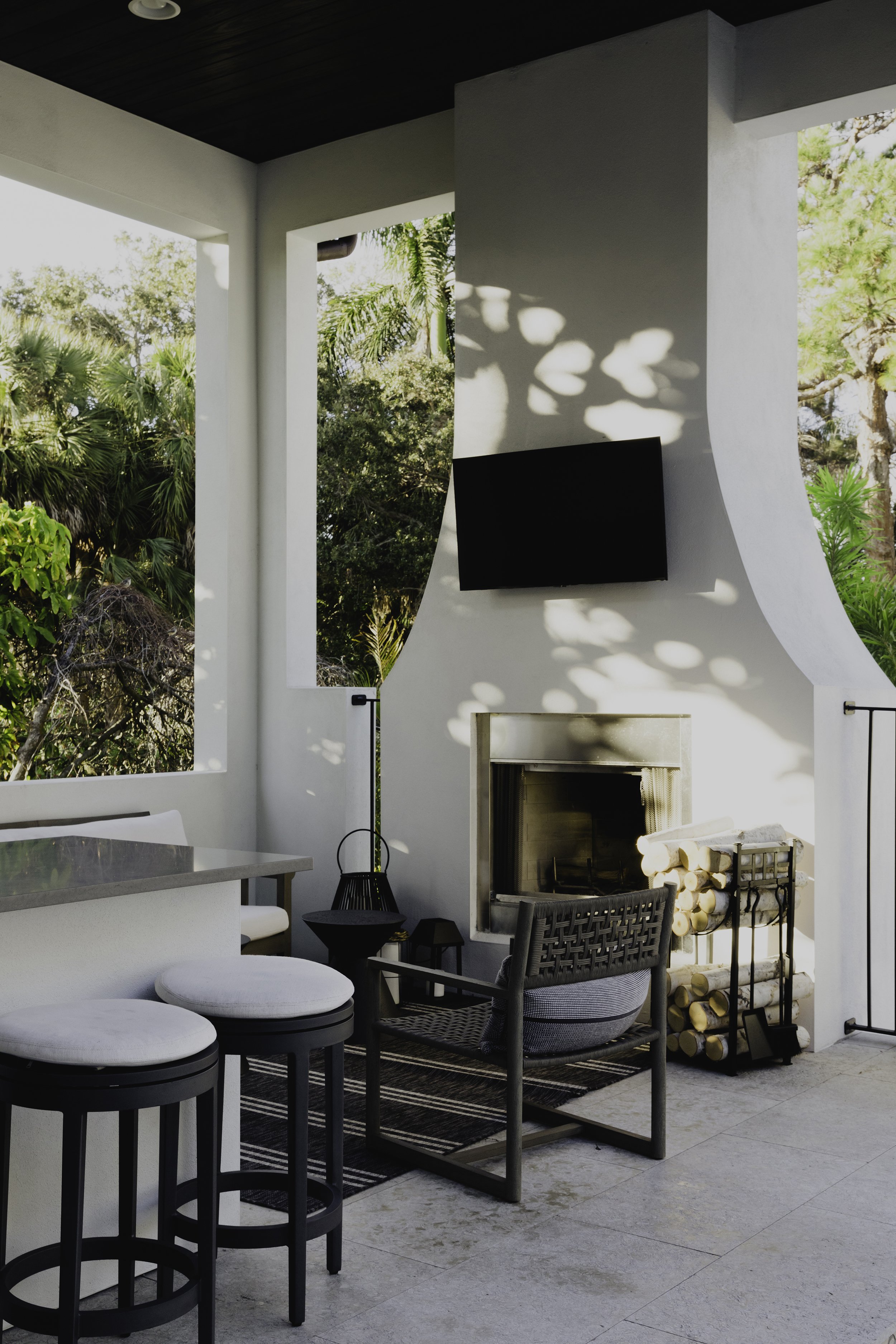 OUTDOOR FIREPLACE ENTERTAINEMENT TAMPA.jpg