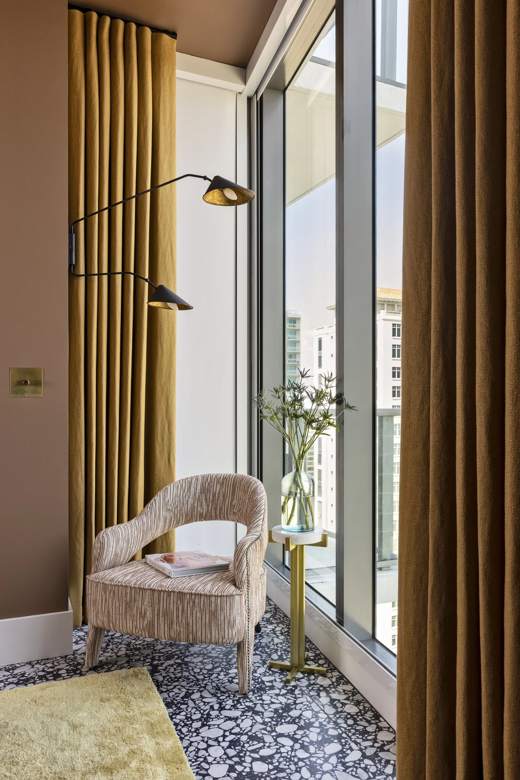 CHIC-MODERN-READING-NOOK.jpg