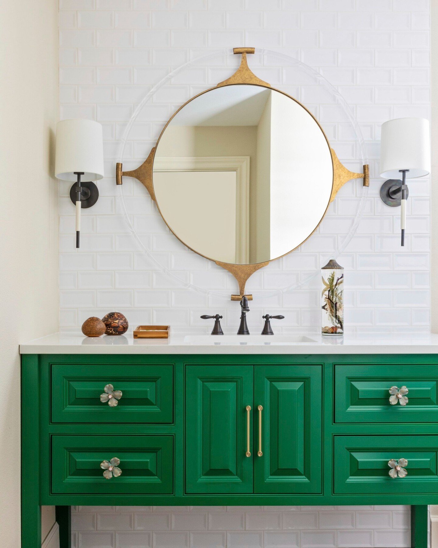 Okay, so you want to add some bold color to your home but you're not quite ready to full commit... that's OK! 💚  Introduce some color slowly by trying it on a vanity or piece of furniture. It's low risk and is a great way to add interest.

📸 :: @na