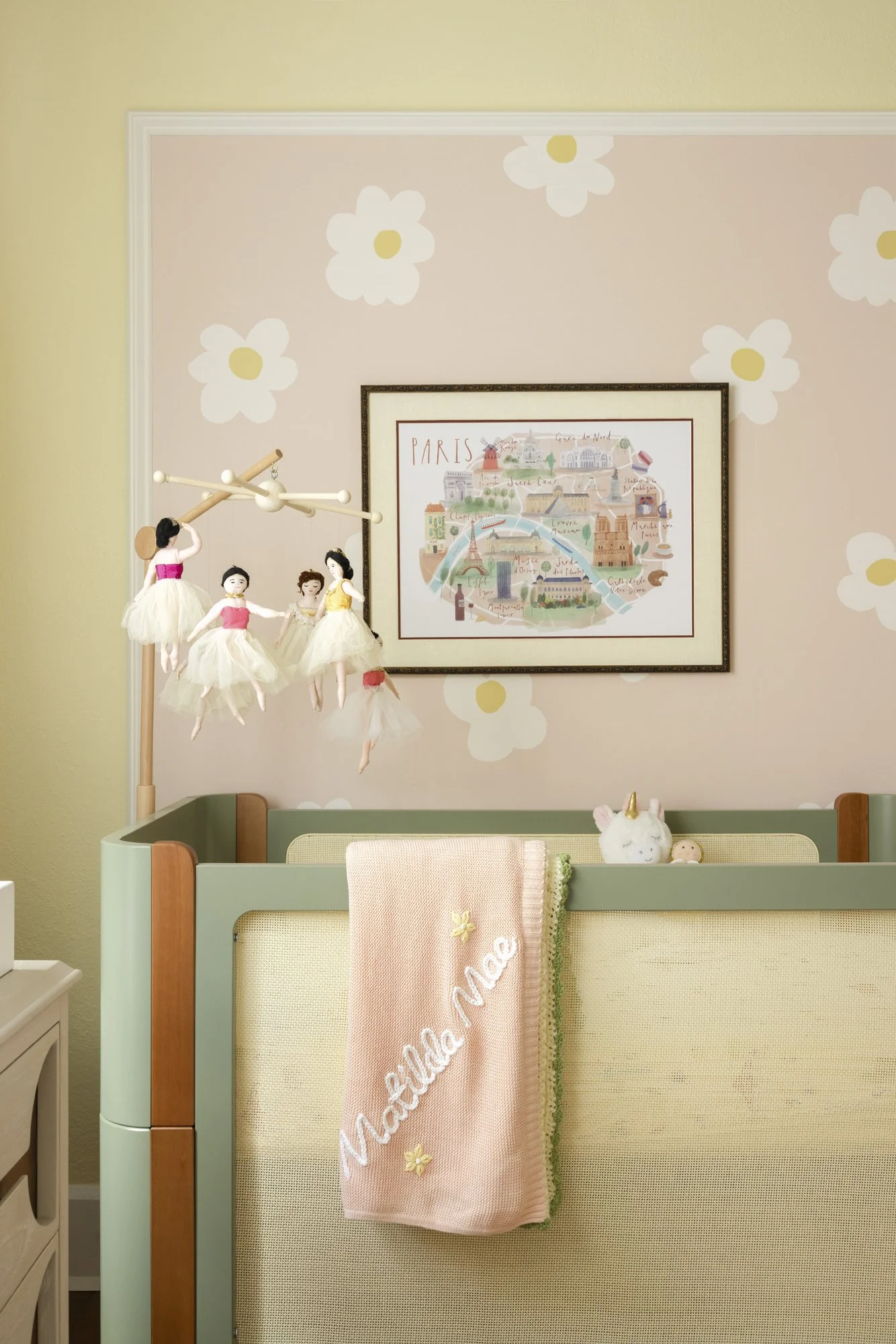 baby girl nursery design