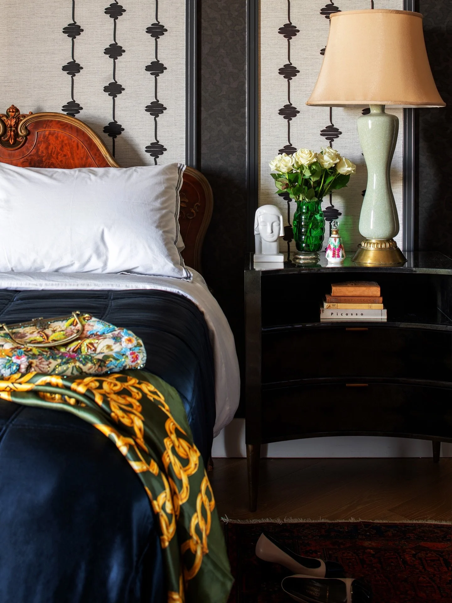 Espresso Martini 🍸 Inspired Interiors? 

@homesandgardensofficial &amp; @emilymoorman_ shared how interior designers are using warm-toned blacks to add depth and drama to rooms, while keeping things soft and cozy. Read on for my tips how to design w