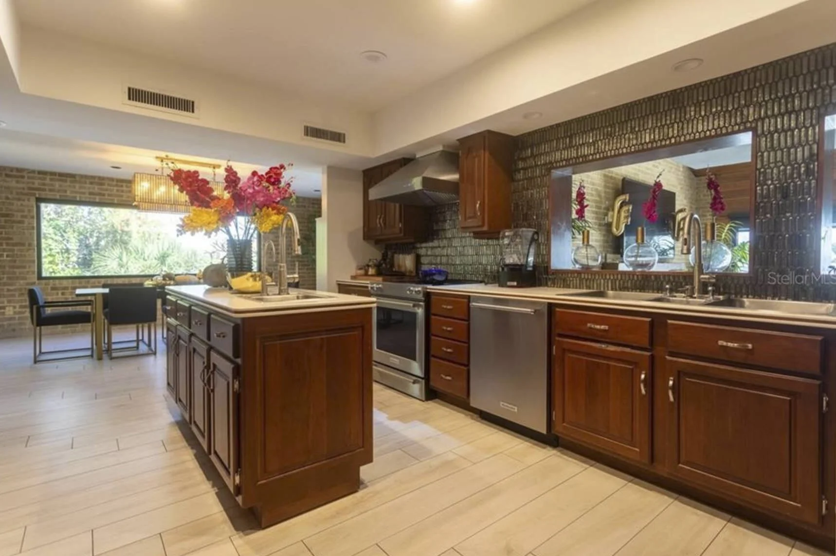 Mid-Century Modern Interior Design Renovation: From Retro to Refined ...