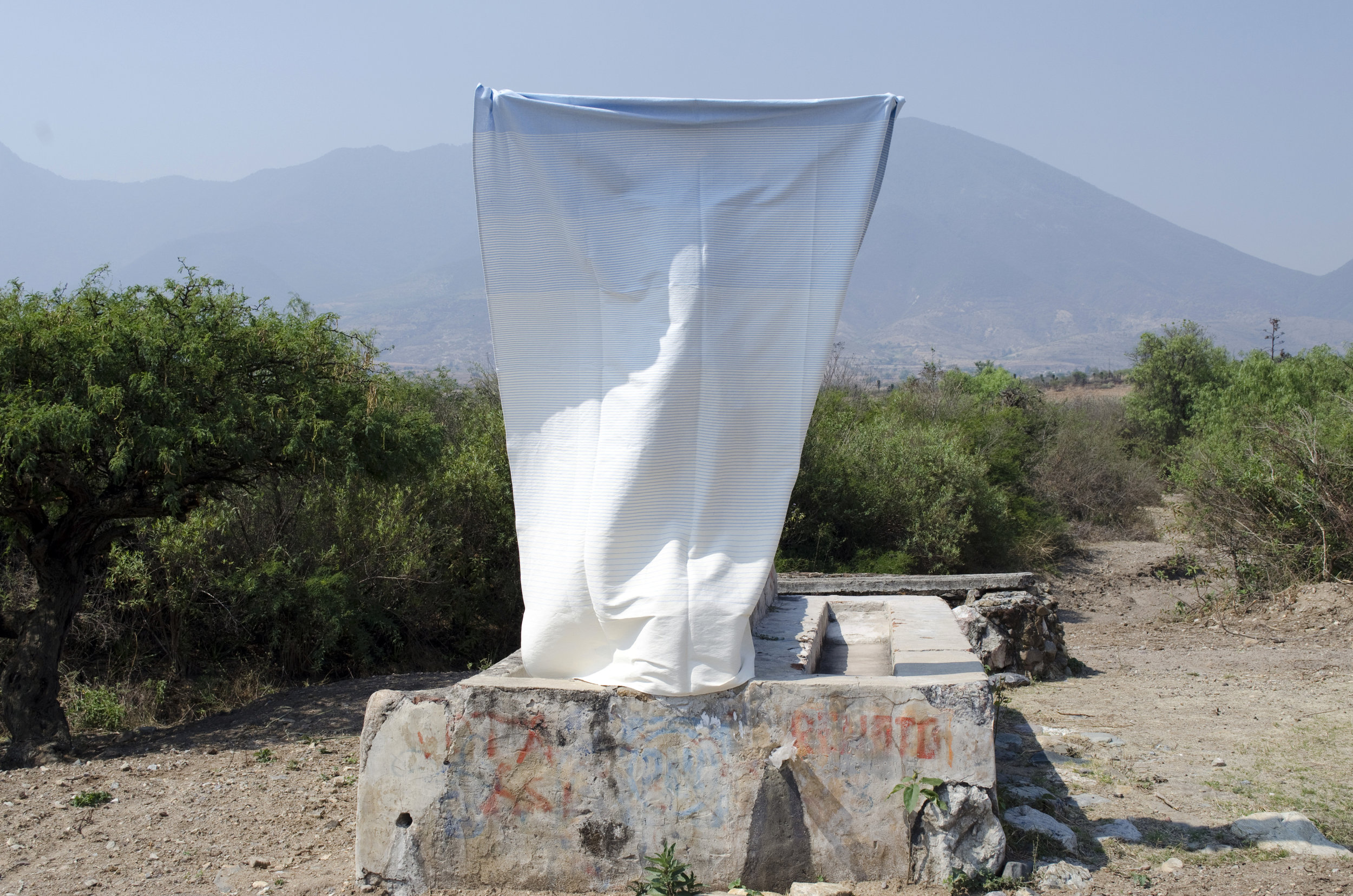 diario_oaxaca-tableclothing-context2.jpg