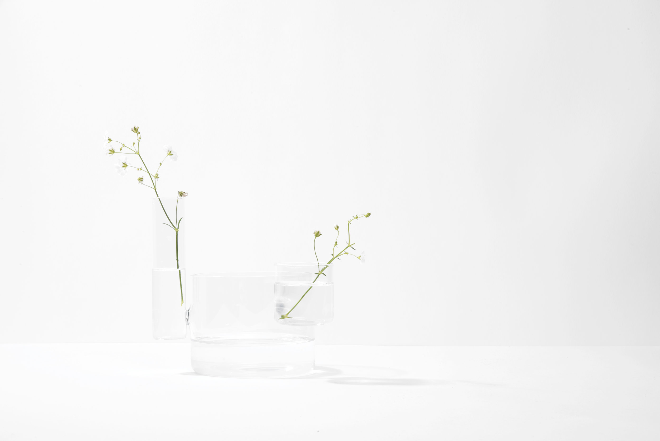 2017 / Prototype/ Borosilicate glass / Project assistant: Fernanda Leal The concept of this vase collection is to have different cylindrical containers that are connected between them but with independence at the same time, each container has different diameters and heights, giving the feeling of rhythm and balance. The vases are made of borosilicate glass, which allows a pure and geometric appearance, with clean and solid connections. The cylinders heights incite to play with the flowers, giving individuality to the elements of this object and making the flowers and the water look like they are floating, generating a micro landscape feeling.
