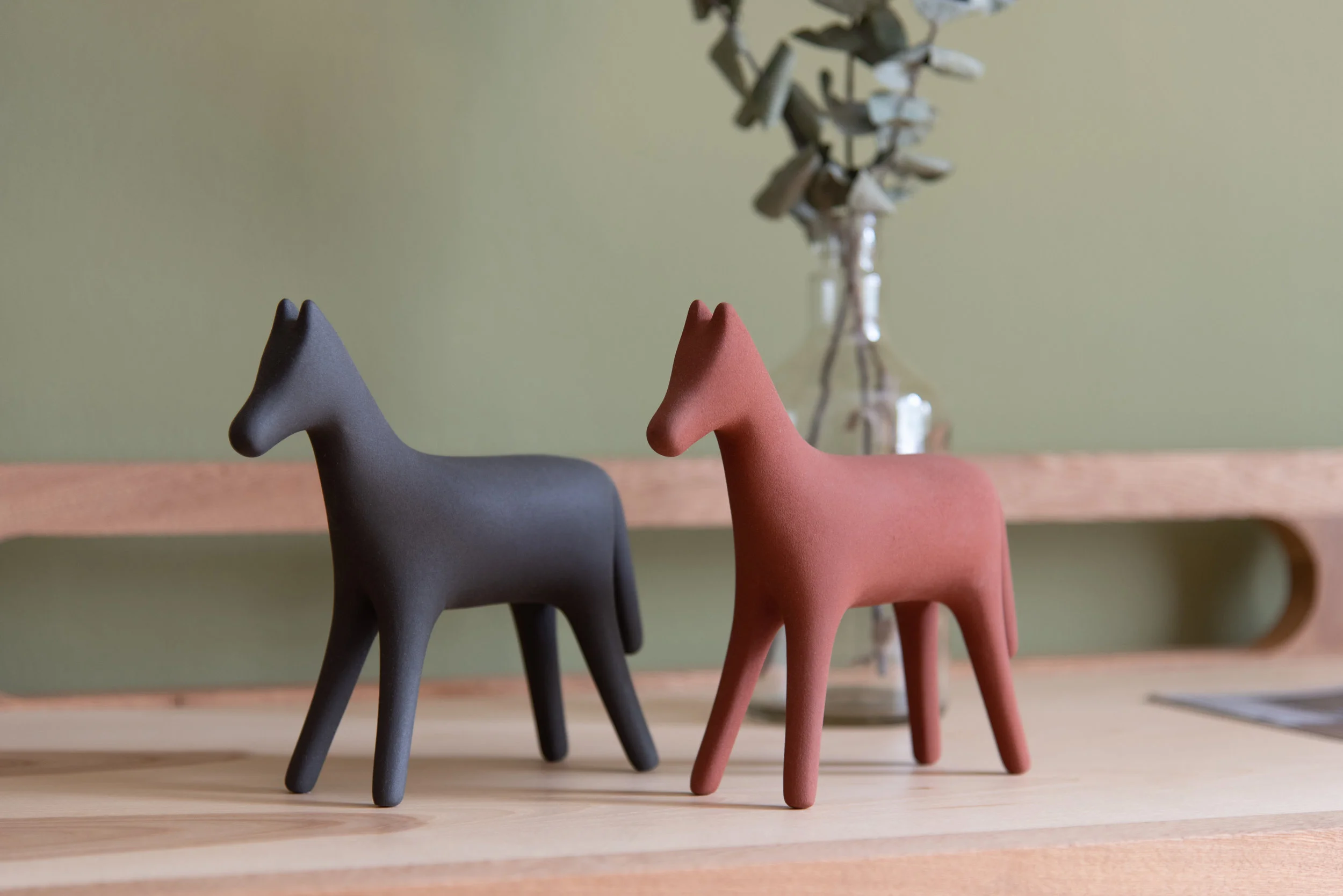 2018 / Client: Pirwi / Ceramics / Project assistant: Lucas Elizondo Architect Luis Barragán had a profound esteem and fascination for horses. They influenced his work and were the central axis for some of his most valued projects. In the houses and haciendas he built, Barragán always made sure to have the presence of these beautiful animals. Horses represent Mexico with elegance in its history and its traditions. This ceramic horse, with its continuous silhouette and earthy texture, is a symbol of tradition with a contemporary language.