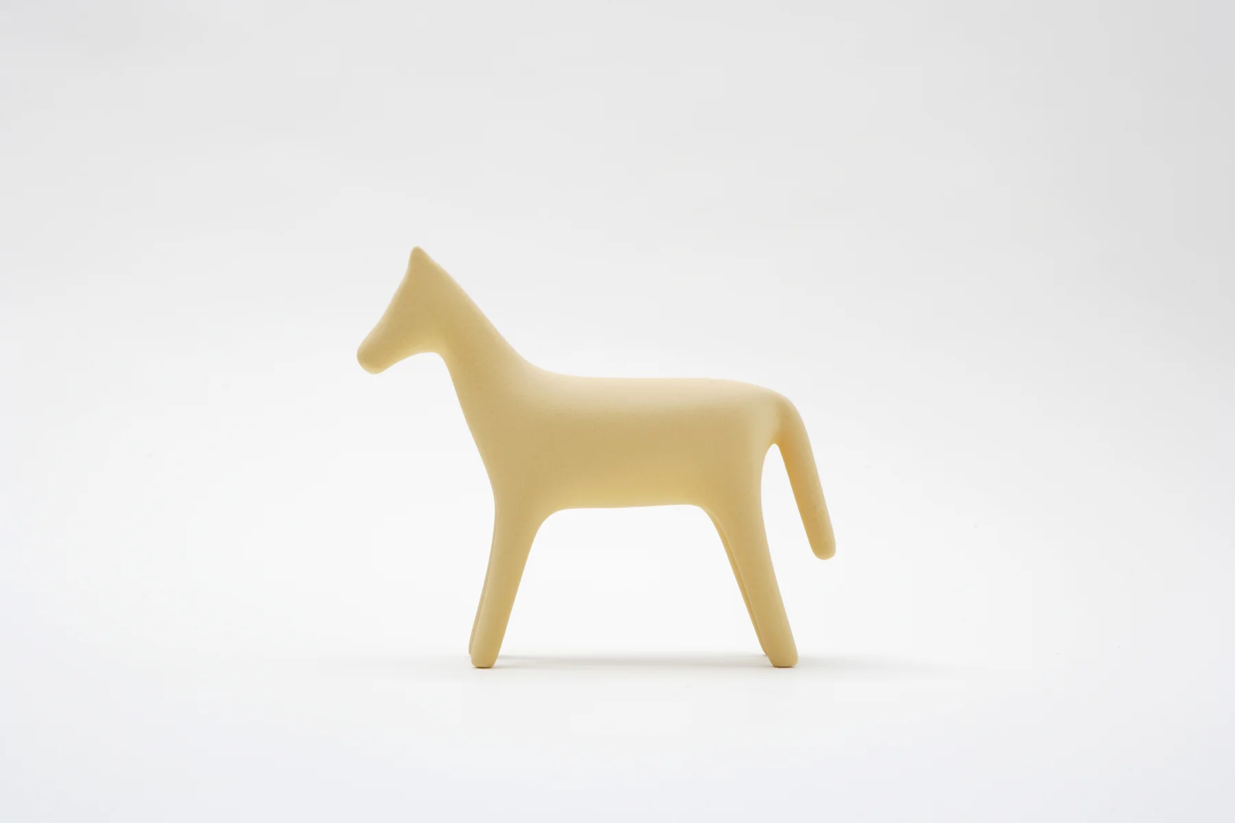 2018 / Client: Pirwi / Ceramics / Project assistant: Lucas Elizondo Architect Luis Barragán had a profound esteem and fascination for horses. They influenced his work and were the central axis for some of his most valued projects. In the houses and haciendas he built, Barragán always made sure to have the presence of these beautiful animals. Horses represent Mexico with elegance in its history and its traditions. This ceramic horse, with its continuous silhouette and earthy texture, is a symbol of tradition with a contemporary language.