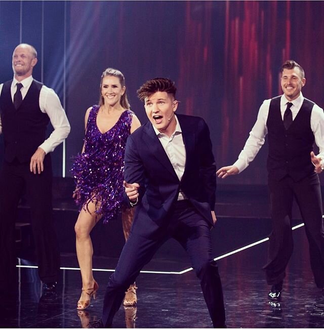 Fantastiskt kul att f&aring; st&aring; p&aring; scen med dessa proffs! 🕺💃Tack @unicefsverige att vi fick vara en dela av den h&auml;r fina och viktiga kv&auml;llen! #tv4 #unicefsverige #pardans