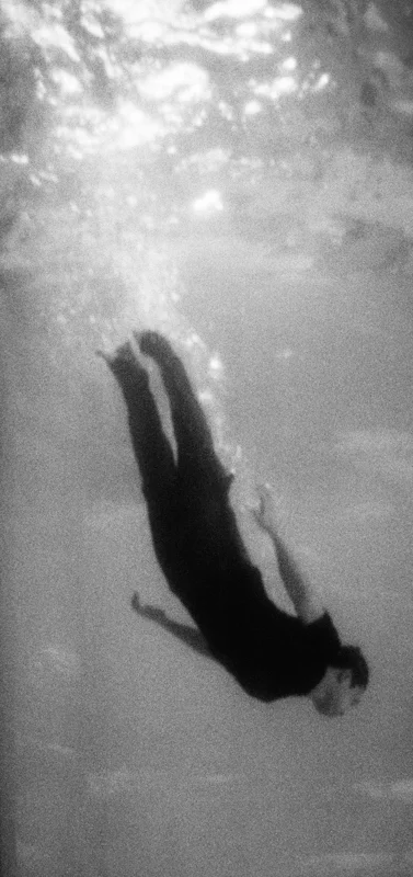  untitled, from &lt;walks on water&gt; series, 2004, gelatine silver print 