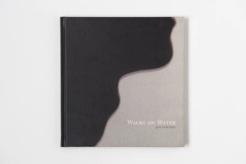   Walks on Water , 2004, 76 pages, 22 x 23 cm, Noonbit, ISBN 9788974090364 