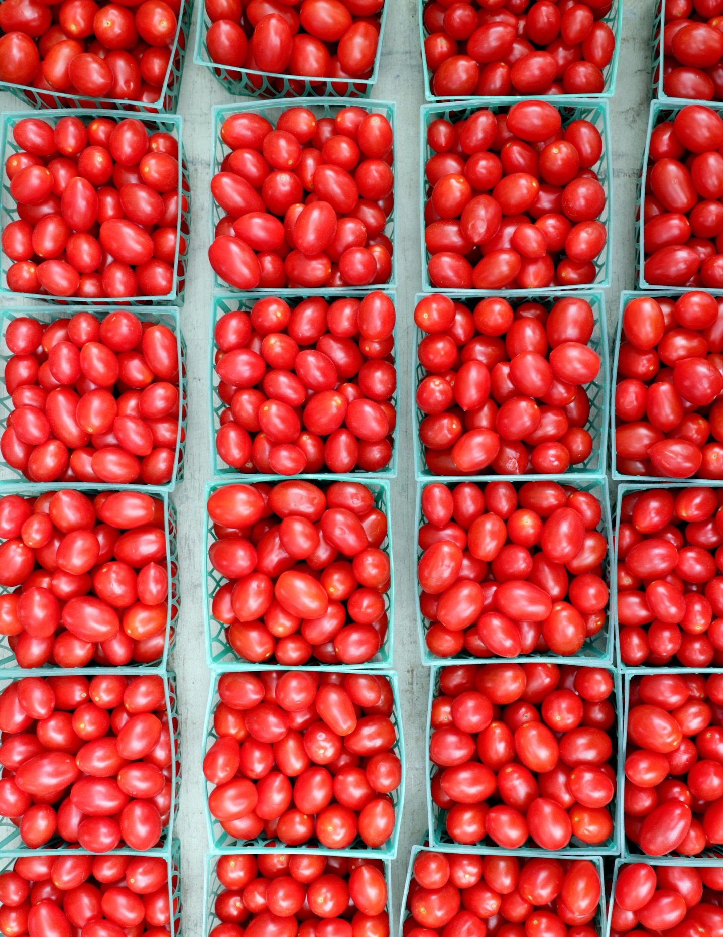 🍅Grape Tomatoes 2 for $7! 🥒Cucumbers 2 for $3! 🥕Baby Carrots 2 for $4! Also Iceberg Lettuce and Gala Apples!

#organic #producespecials