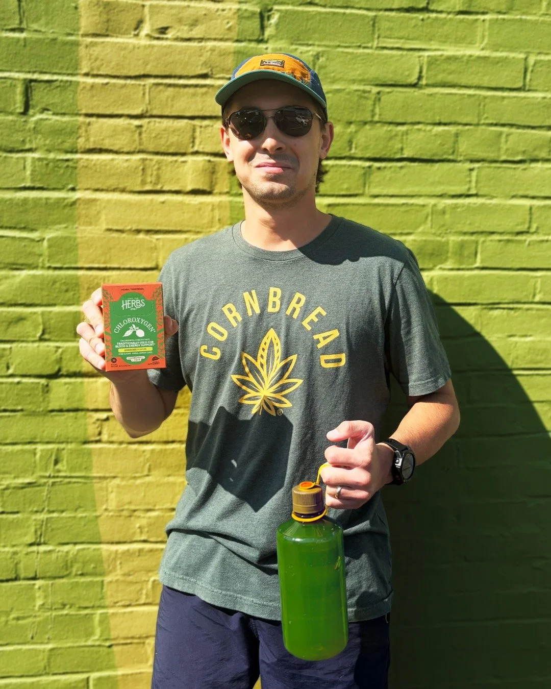@herbs.etcofficial ChlorOxygen is bringing a refreshing twist to chlorophyll. 🍋💚

ChlorOxygen Lemonade Powder combines 50mg of chlorophyll with 3g of fiber and real lemon juice powder, with no sugar.

Just mix a stick pack with 8 oz of water, shake