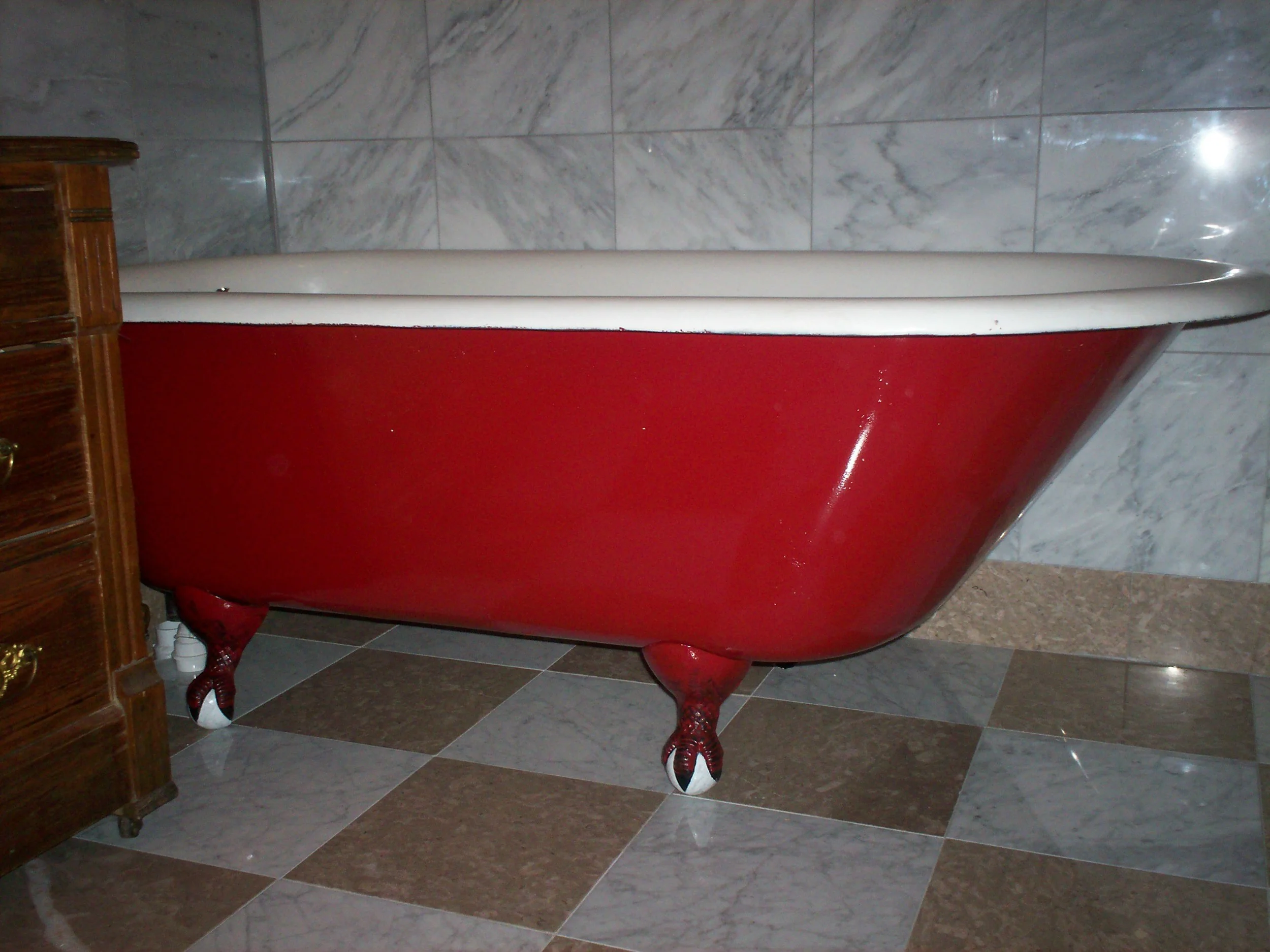 clawfoottub2.jpg