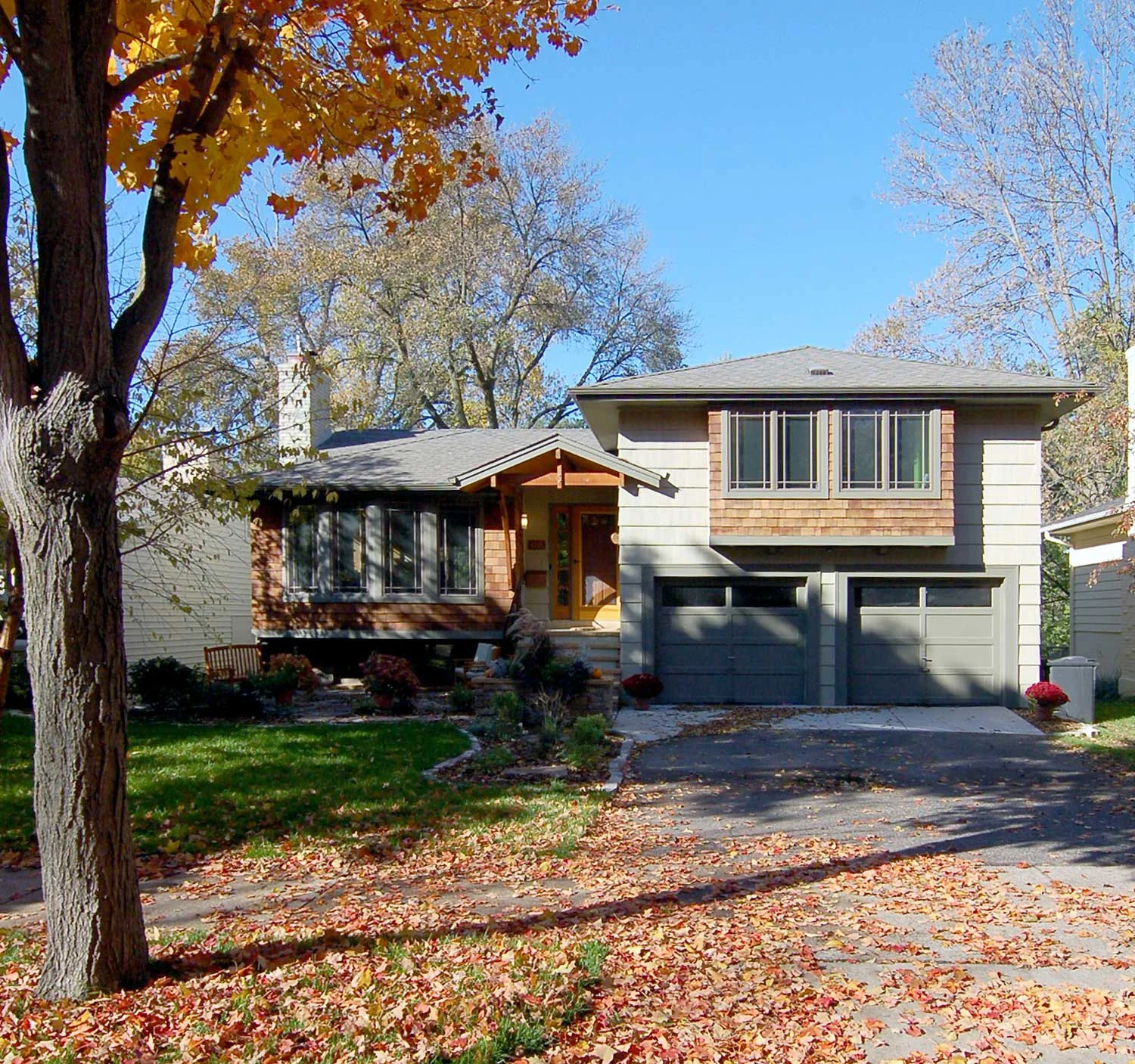 This split-level overhaul in Linden Hills gave the house a rich, Craftsman-like image