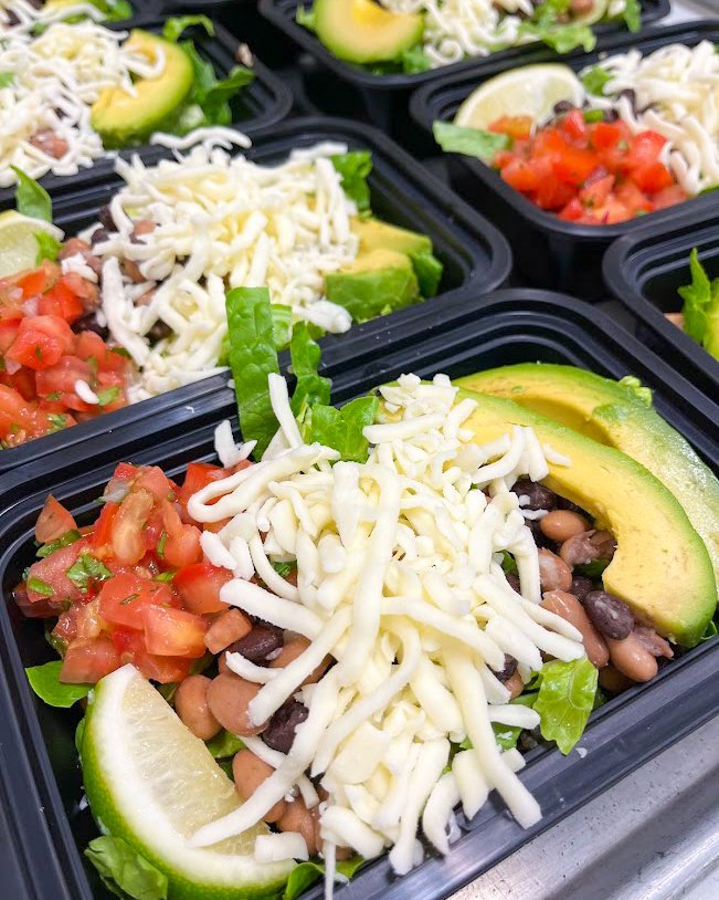 Tasteful Tuesday! These chili chicken quinoa burrito bowls are beautifully loaded with protein, fiber, and plenty of flavor. Quinoa is rich in fiber and protein, making it a satisfying and nutritious substitute for rice. Give this simple swap a try n