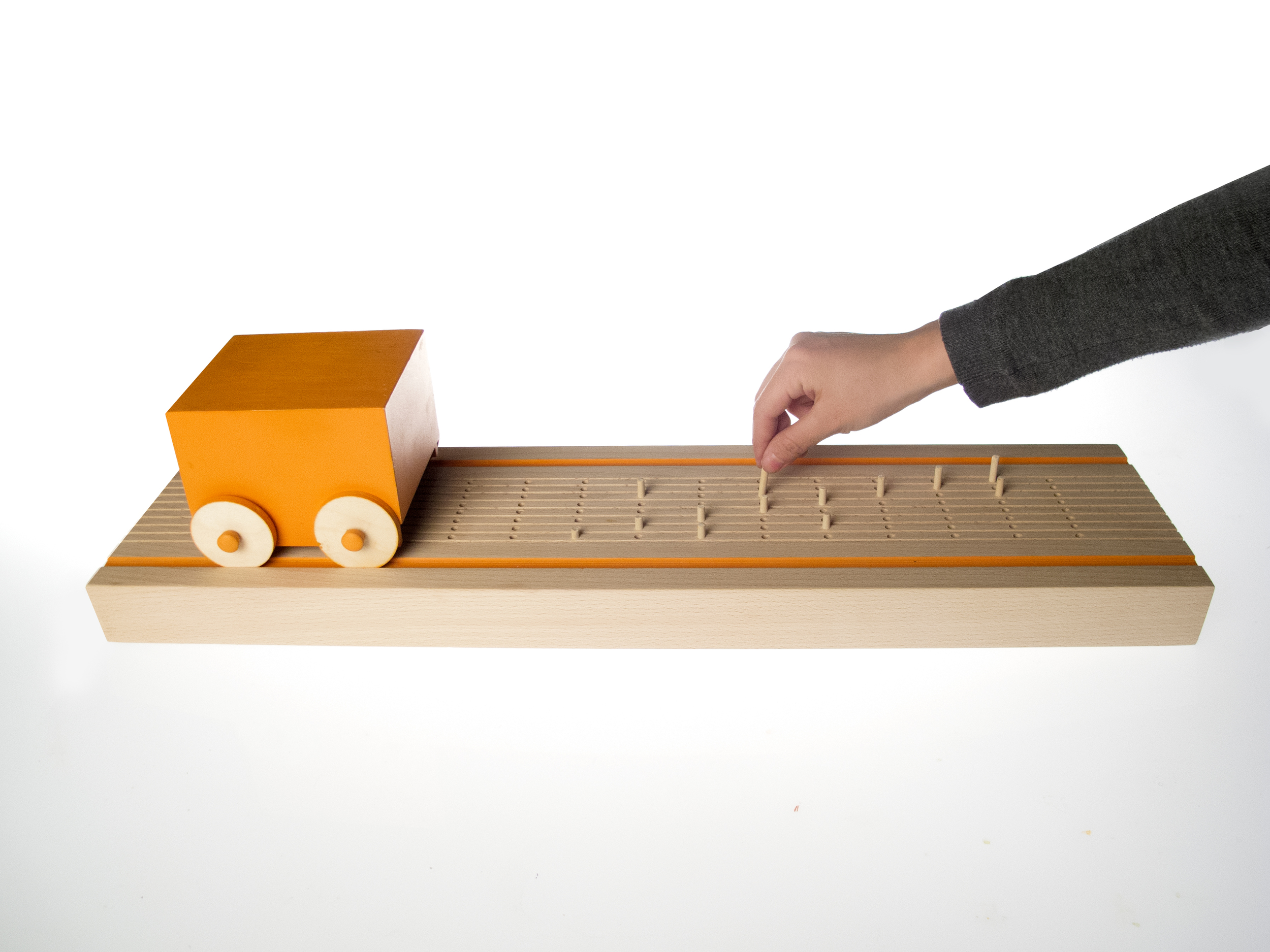 Insert pegs on track according to a full octave scale
