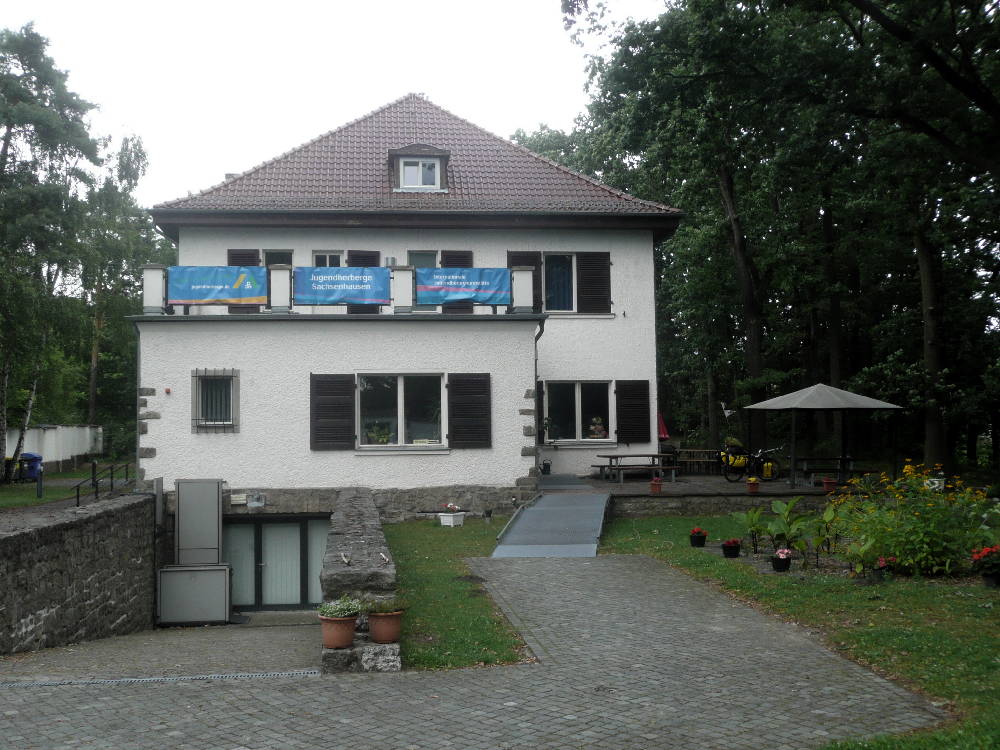 Das ehemalige Wohnhaus des Lagerverwalters - jetzt Begegnungsstätte und Jugendherberge