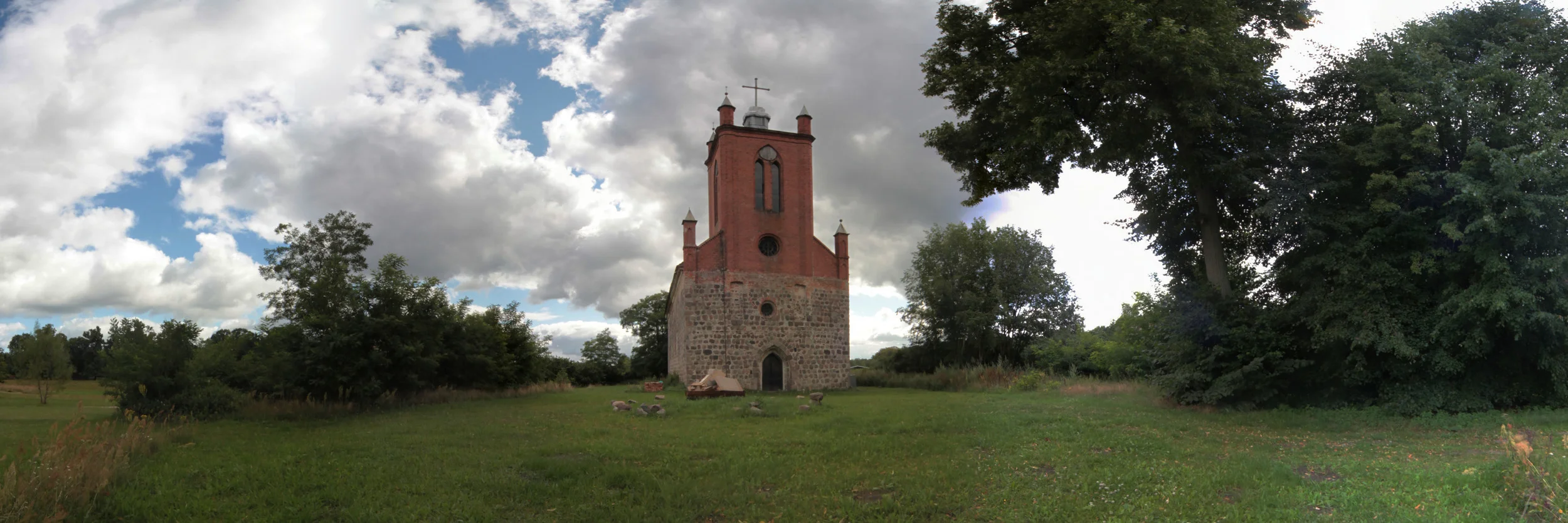 die alte Dorfkirche in Tornow