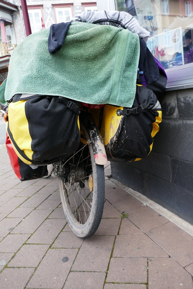 Fahrrad nach Schlammpiste von hinten