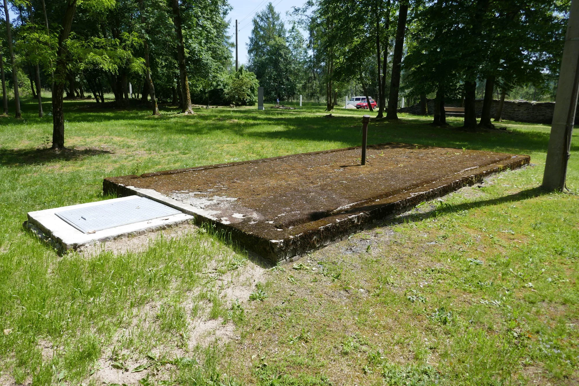 Gedenkstätte Laura Latrine.jpg