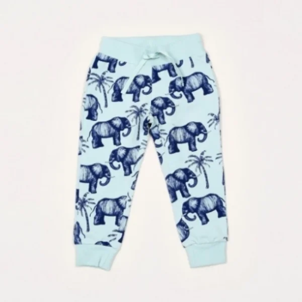 These Mini Rodini ELEPHANT SWEATPANTS are a perfect pair of Allover Printed Sweatpants in a fun summer print that has elephants and swaying palm trees in shades of blue. They are made from soft, organic cotton and are as cute as they are comfortable. 
