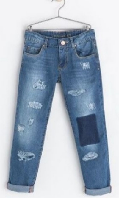 These Zara RIPPED JEANS have rips and knee patch; your little one will have just the right amount of swag with these jeans in her wardrobe this spring.