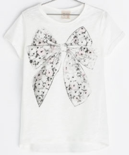 This Zara BOW PRINT T-SHIRT has an adorable Bow graphic at the front. Your little girl will be pretty as a present in this T-Shirt.
