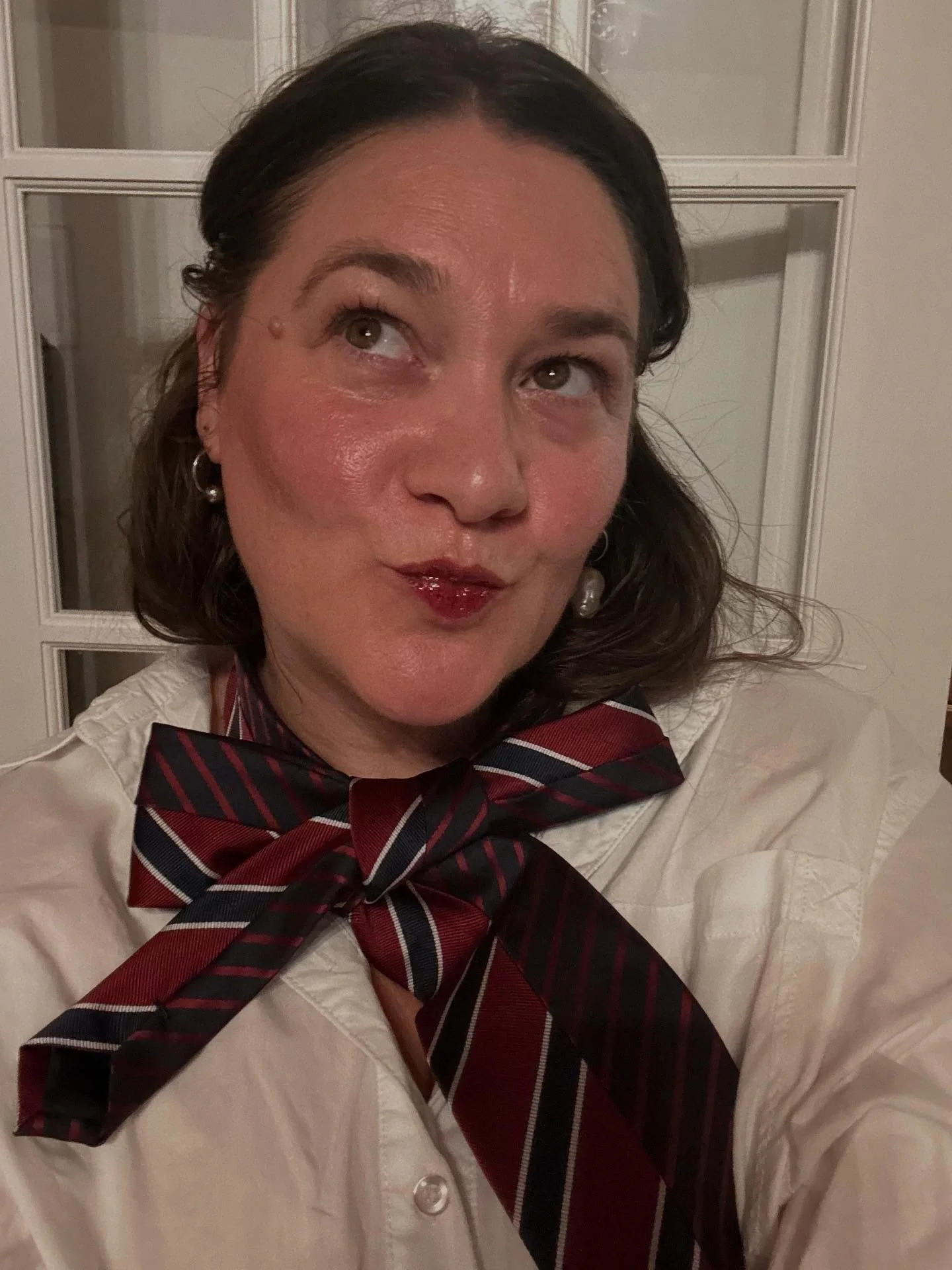 My favorite accessory is making a comeback 👔✨ I was all about the tie back when the female Ghostbusters (2016) came out &mdash; wore one almost every day. Pulled it back out, knotted it up, and I think I&rsquo;ve found my fall look. Watch out, Alber