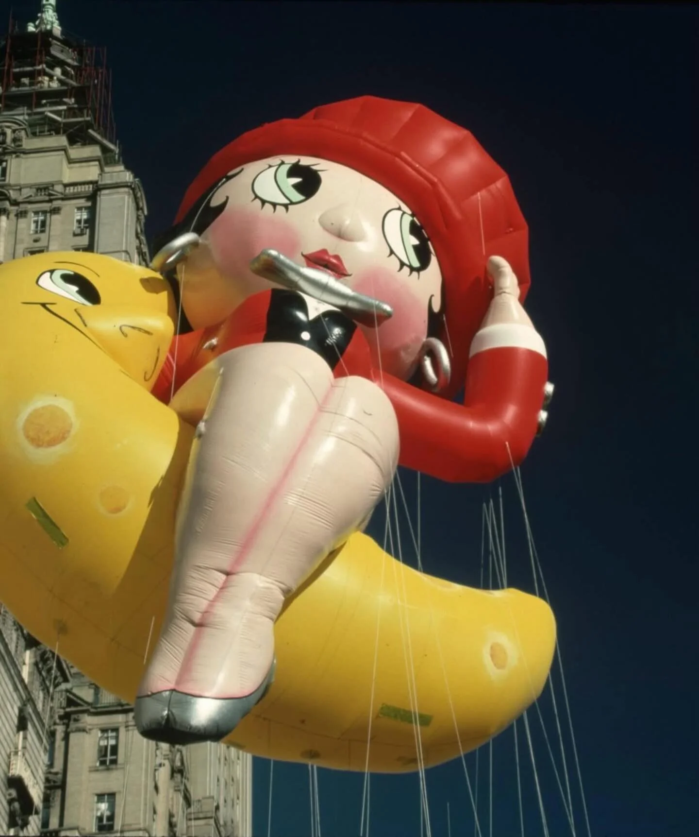 Happy Thanksgiving ✨ Still my favorite tradition. I even watched the Macy&rsquo;s Parade when we lived in Germany &mdash; always magical 🎈💛