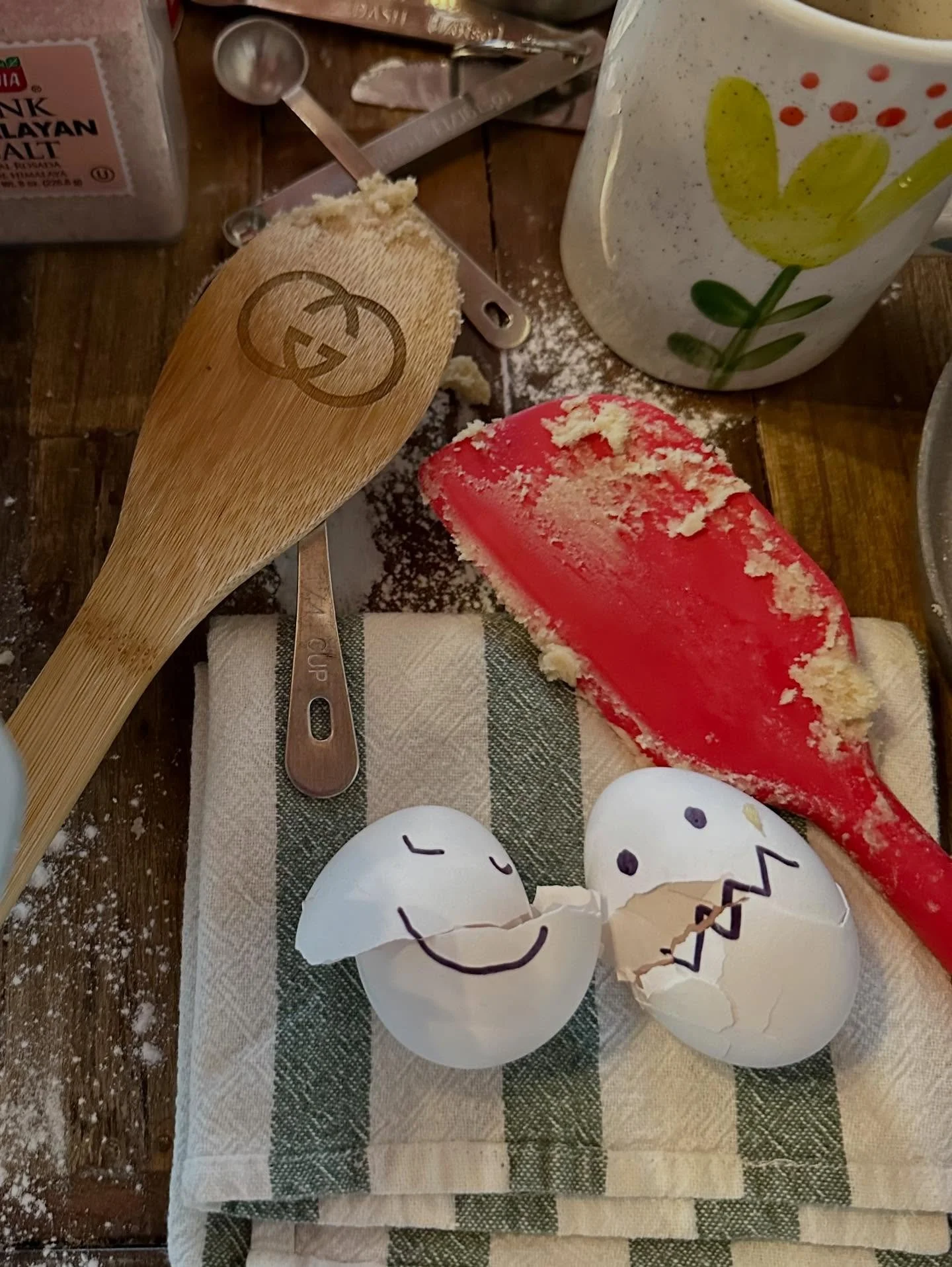 Christmas baking started, presents wrapped, and snow in NY. ✨
A cozy, magical weekend &mdash; and I am so ready for the holiday break. 🎁🍪❄️🎄