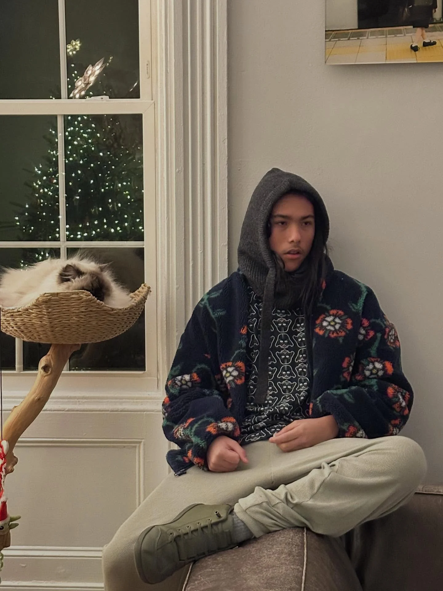 Hibernation mode on ❄️
Let it snow &mdash; smash burgers, pickle martinis, wine &amp; cuddles 🍔🥒🍸🍷🤍