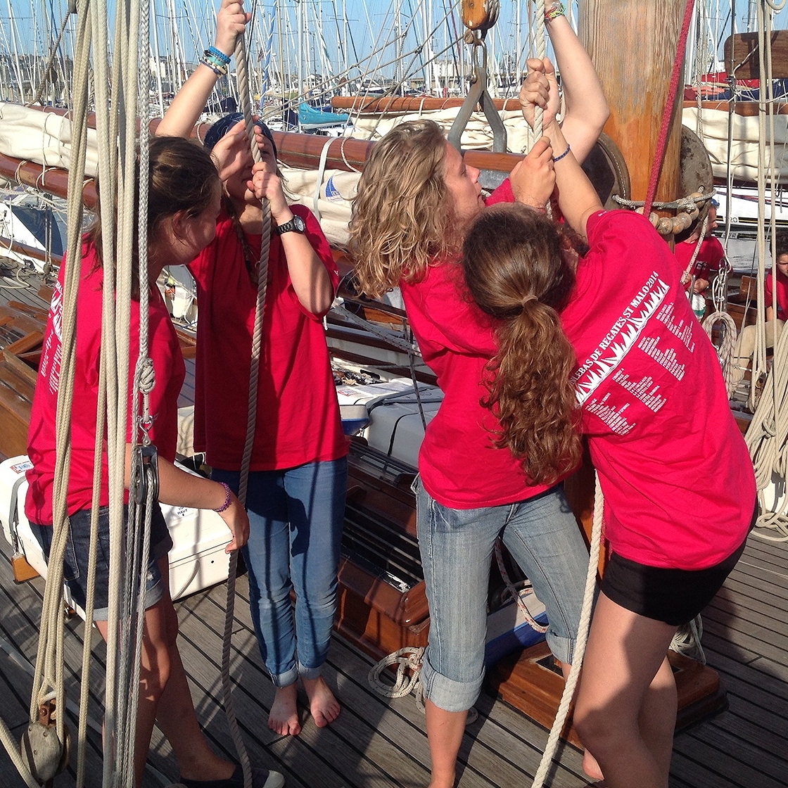 Das Premium-Segelcamp für Teenager