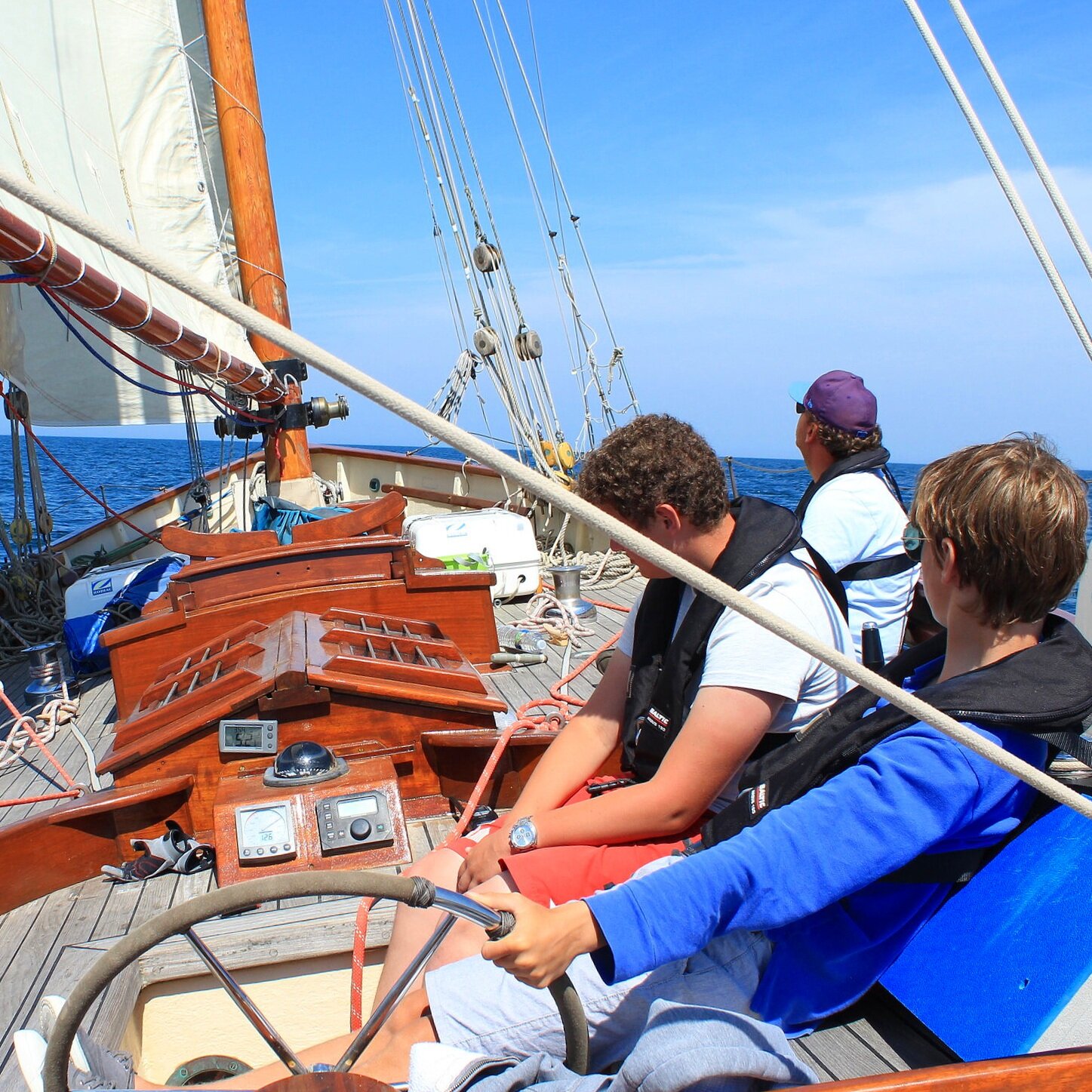 small-team adventure cruising for teens
