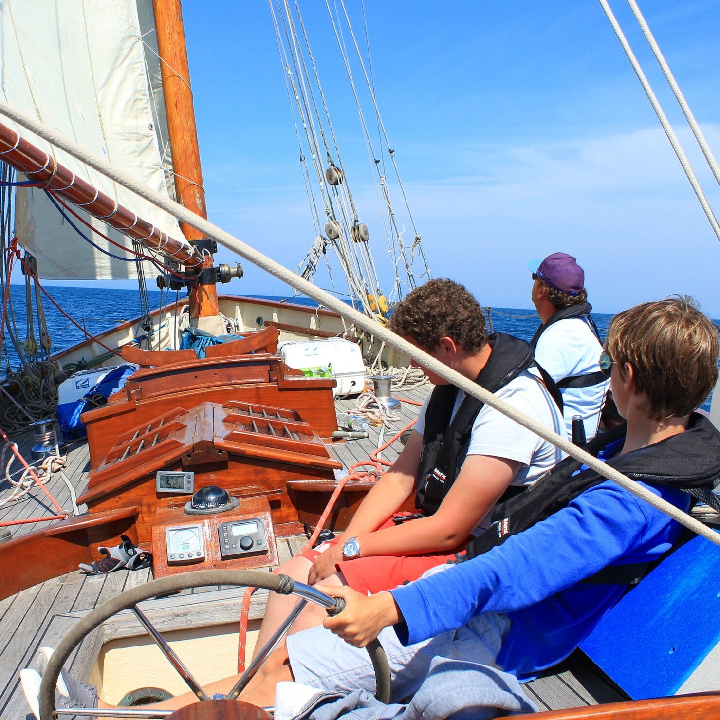 European outdoor leadership courses for teens