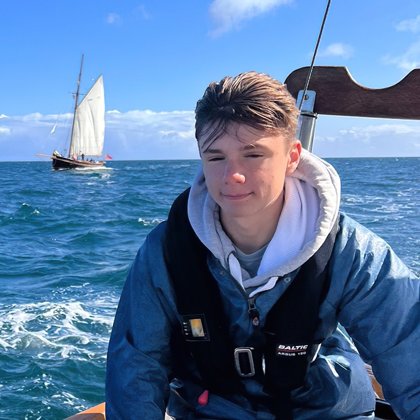 Summer sailing for teens