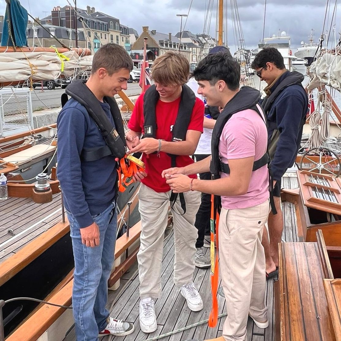 Sailing camp for teens