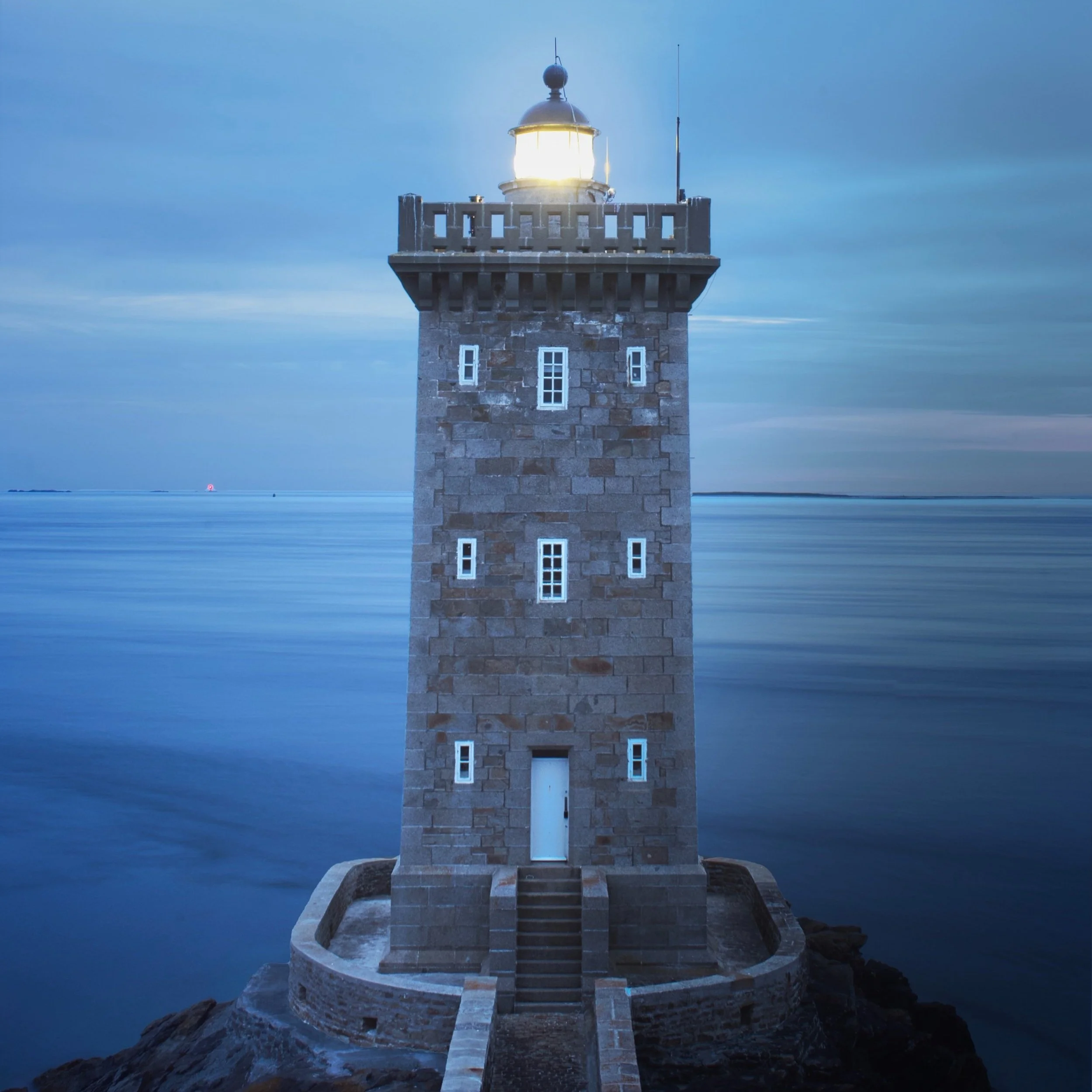 guillaume-issaly-lighthouse-Brest-unsplash.jpg