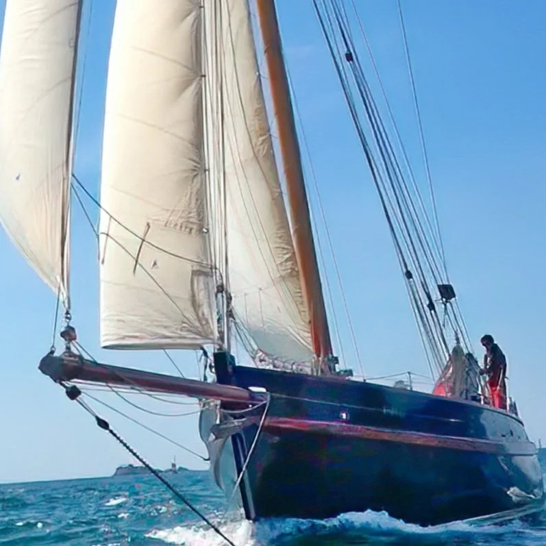 Learn sailing on traditional boats