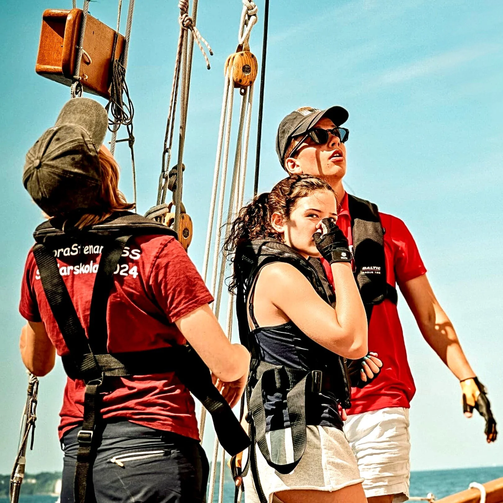 live-aboard sailing camps for teens
