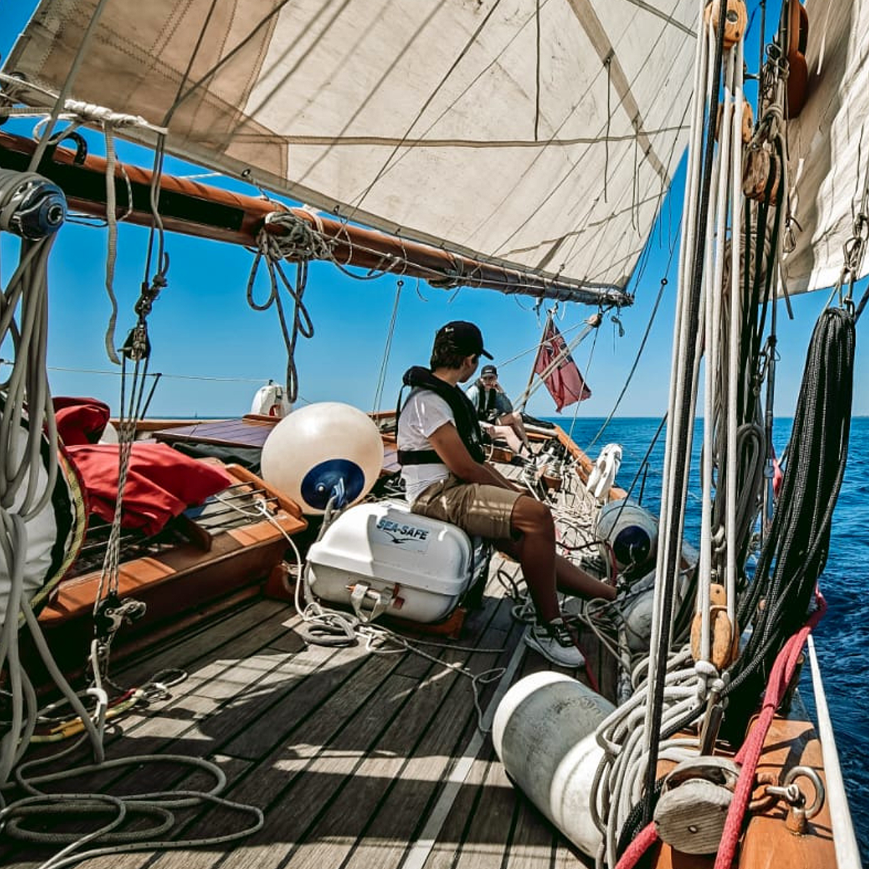 Expéditions inoubliable en voilier aurique pour ados