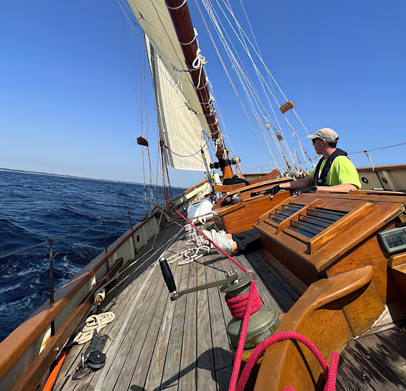 crew+member+in+green+shirt-gigapixel-standard-scale-2_00x.png