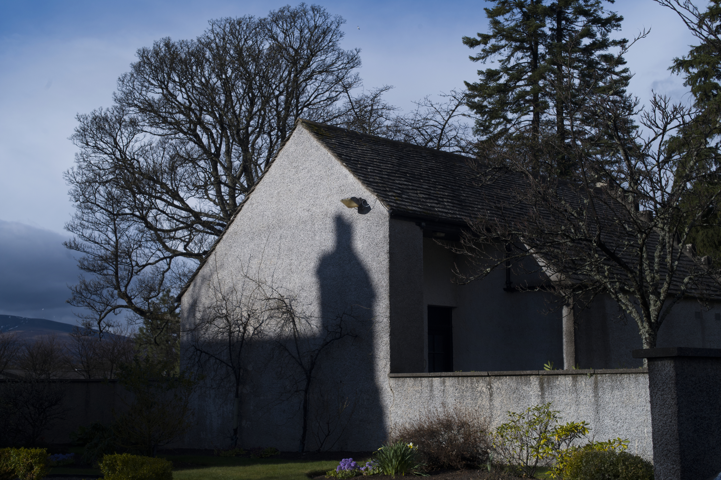  The shadow of Easter Elchies House falls on the gardens at The Macallan 