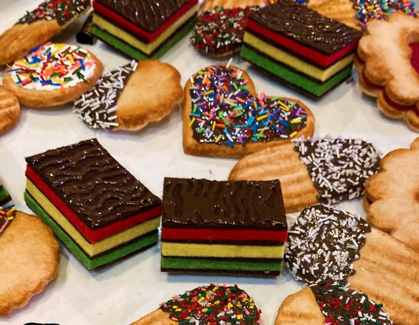 Felt Italian cookie pins! Making their debut today at One of a Kind Chicago. Booth 7088, Today through Sunday.  @ooakchicago #ooakchicago #cookie #italiancookie #italianbakery #felt #feltfood #sweets #feltpin #feltjewelry #sprinkles #holidaycookies #