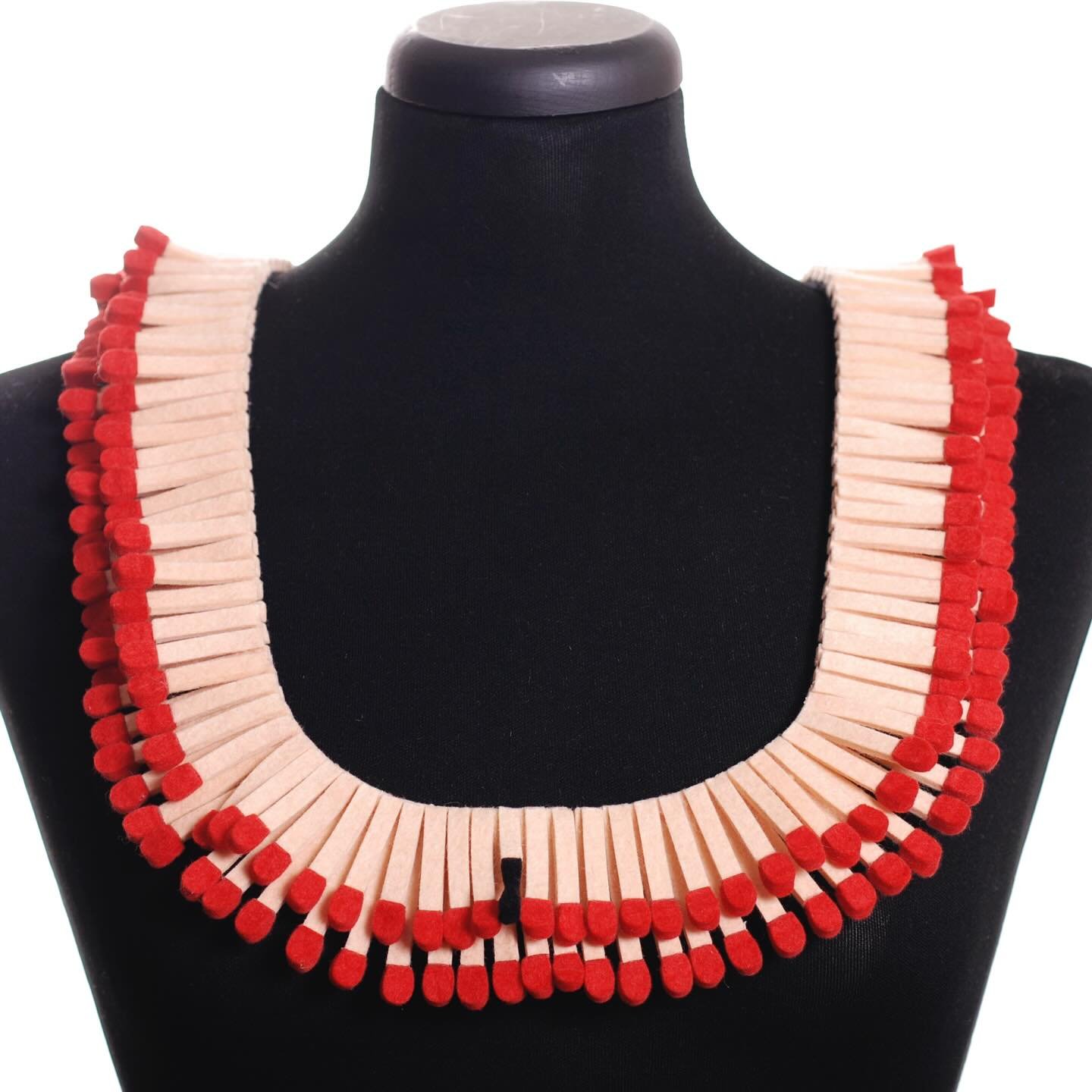This collar matches everything
