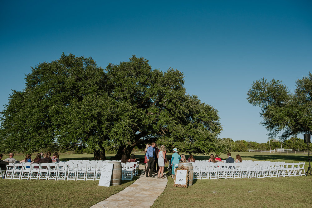 Texas Wedding Photographer | Five Oaks Farm, TX | Miss Lyss Photography | www.misslyssphotography.com