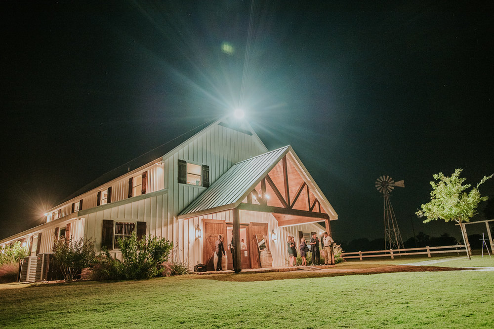 Texas Wedding Photographer | Five Oaks Farm, TX | Miss Lyss Photography | www.misslyssphotography.com