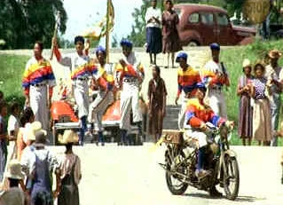 Bingo's barnstormer cake walk ©Universal