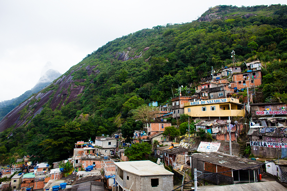 thehundreds-shayna-batya-rio-de-janeiro-favela-09.jpg