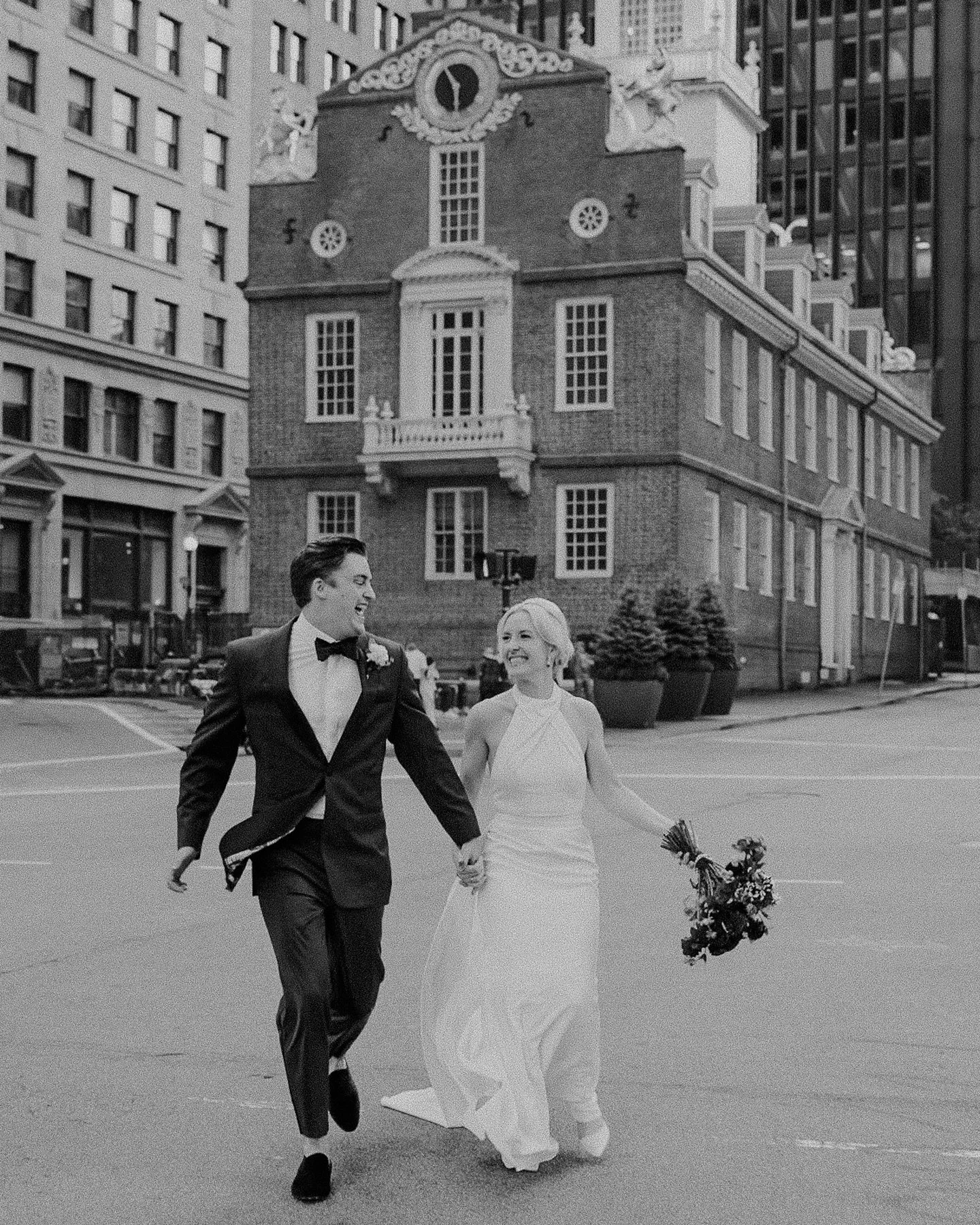When you find that person that will dance in a six-way intersection with you. 🥰💃🏼